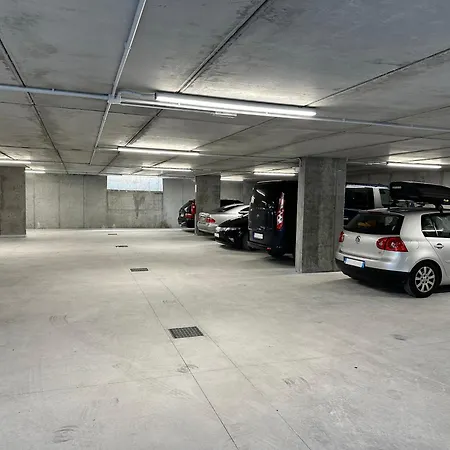 Nuovo Con Piscina E Garage * ביביונה