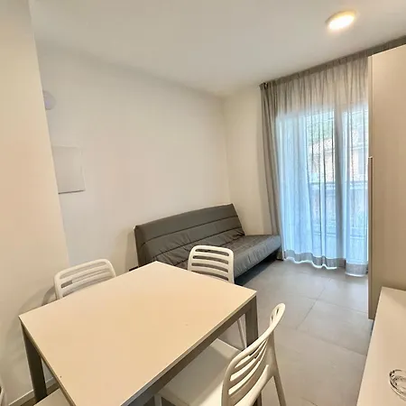 Nuovo Con Piscina E Garage ביביונה