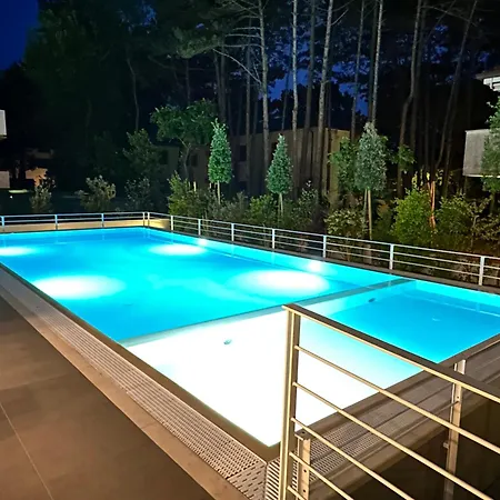 Nuovo Con Piscina E Garage