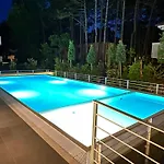 Nuovo Con Piscina E Garage