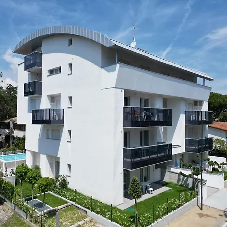 Nuovo Con Piscina E Garage 아파트