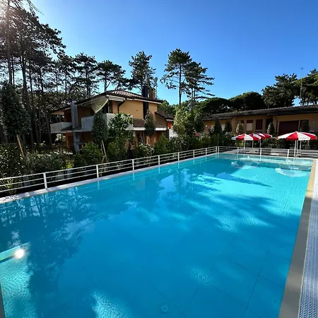 Nuovo Con Piscina E Garage 아파트 *