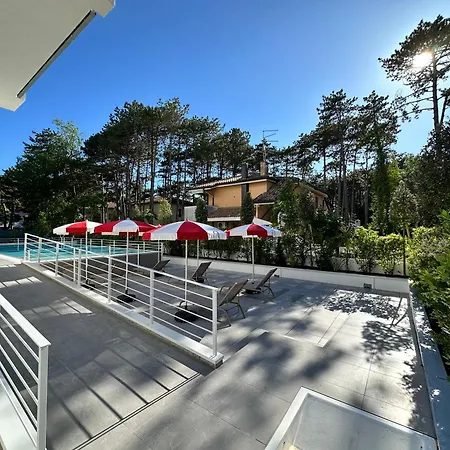 Nuovo Con Piscina E Garage Lägenhet