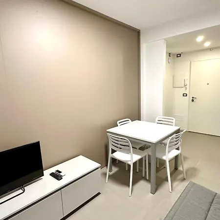 Nuovo Con Piscina E Garage