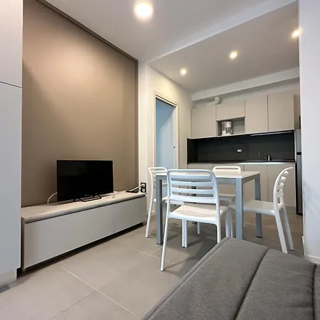 Nuovo Con Piscina E Garage 比比翁