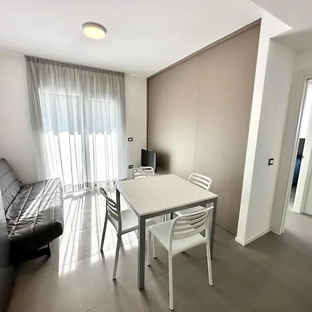 Lägenhet Nuovo Con Piscina E Garage *