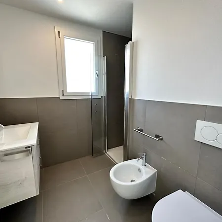 Nuovo Con Piscina E Garage 아파트 *