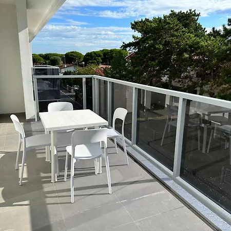 Nuovo Con Piscina E Garage Lägenhet Bibione