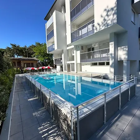 Nuovo Con Piscina E Garage * 比比翁