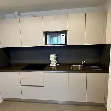 Nuovo Con Piscina E Garage 비비오네