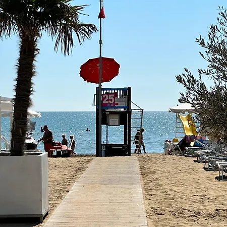 Apartamento Nuovo Con Piscina E Garage Bibione
