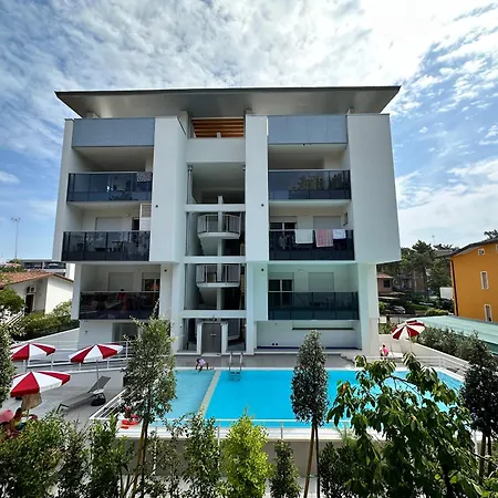 Nuovo Con Piscina E Garage Apartamento *