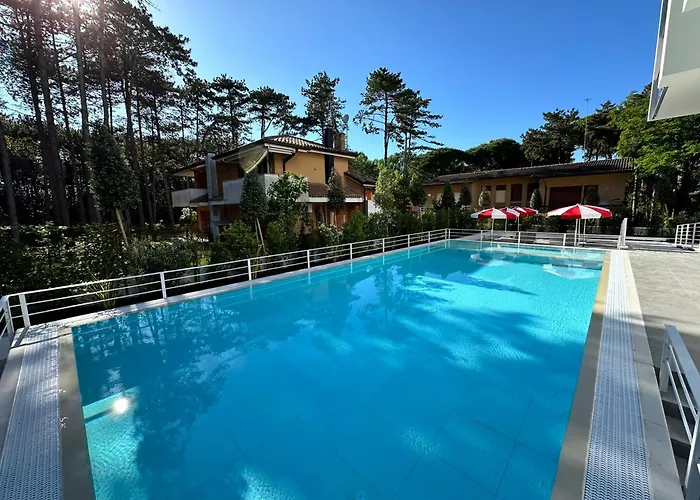 Nuovo Con Piscina E Garage Lejlighed *