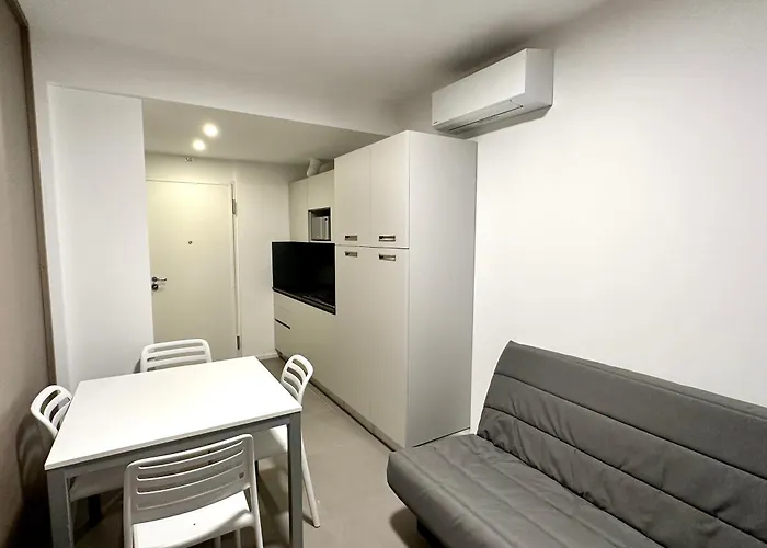 Nuovo Con Piscina E Garage