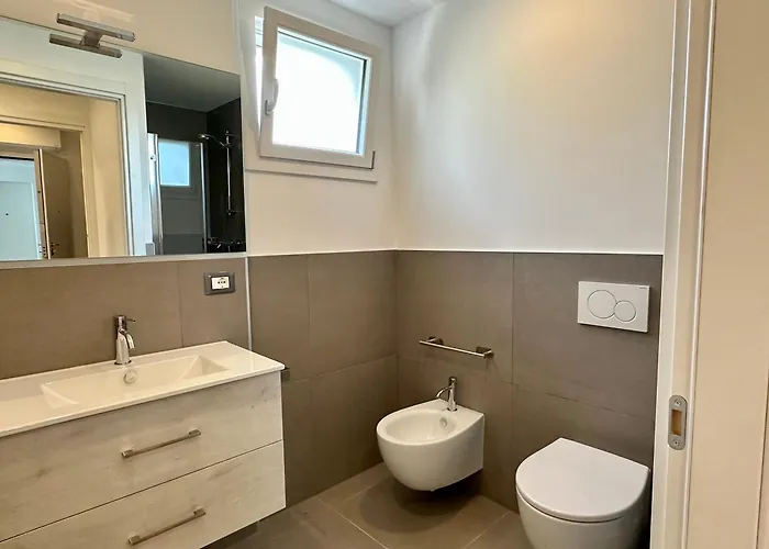 Nuovo Con Piscina E Garage