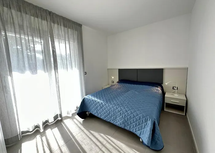 Nuovo Con Piscina E Garage