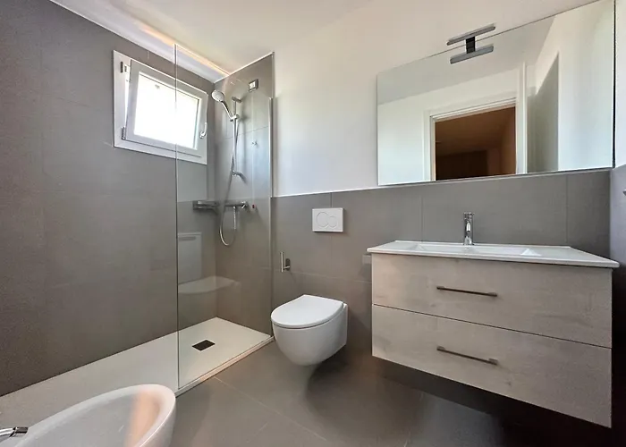 Lejlighed Nuovo Con Piscina E Garage