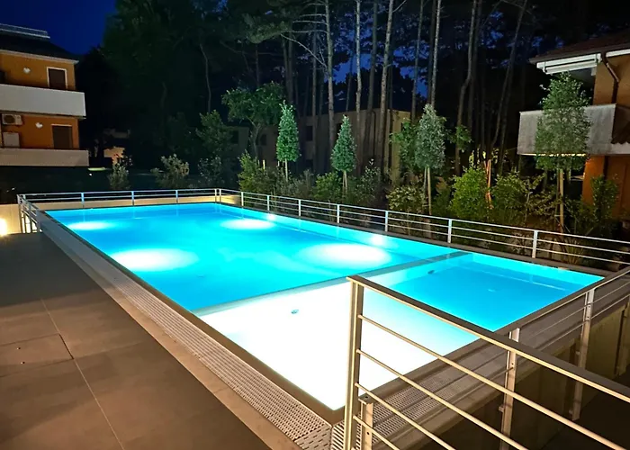 Nuovo Con Piscina E Garage