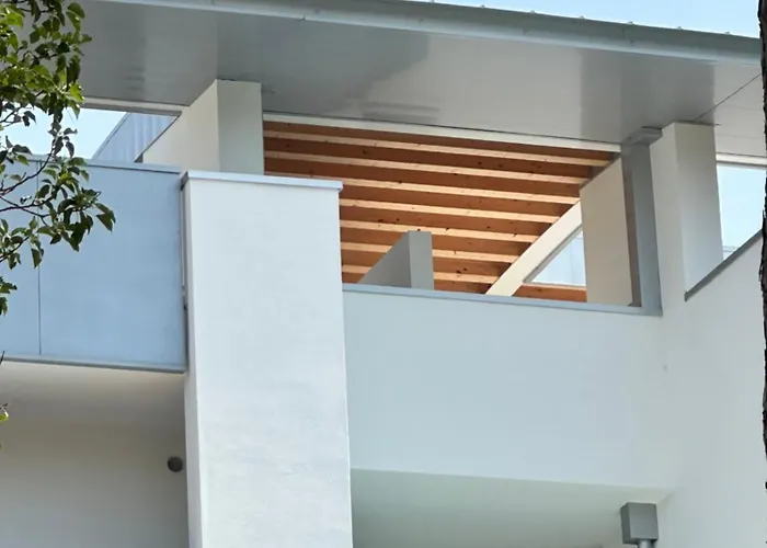 Nuovo Con Piscina E Garage